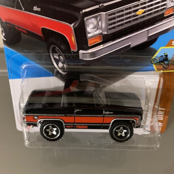 Mattel Hot Wheels ‘75 Chevy Blazer Toy Truck - Black & Red  HW Dirt NEW 115/250 - Picture 5 of 8